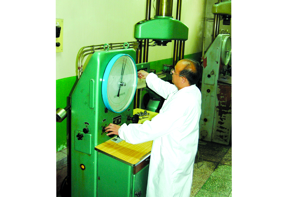 萬能材料實驗機